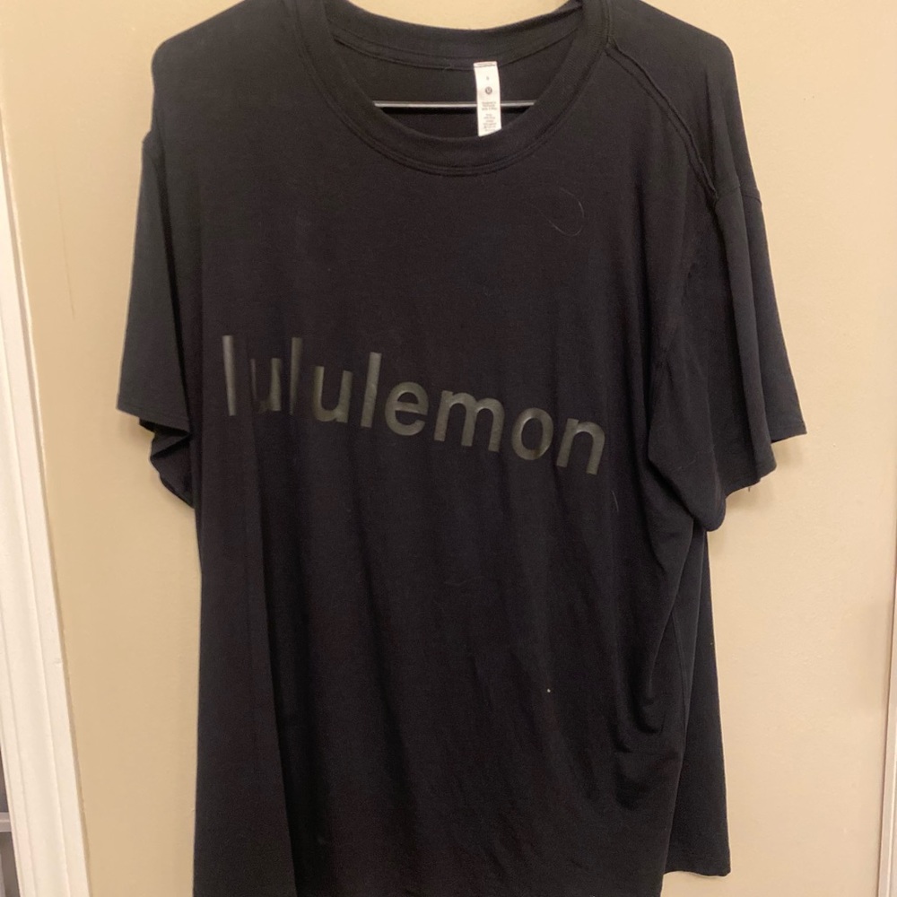 LULULEMON GRAPHIC TEE